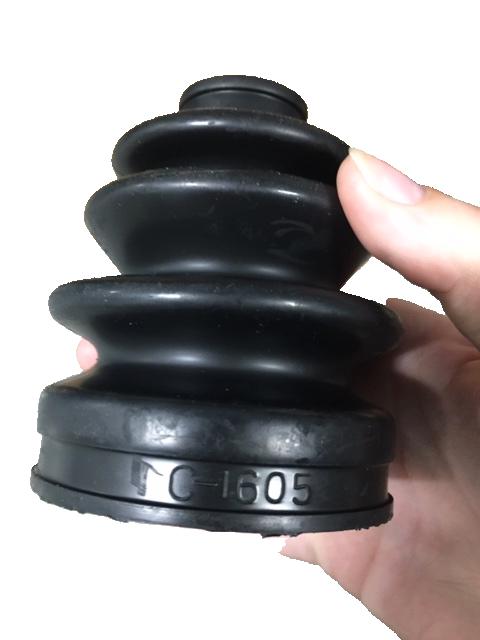 Rear drive shaft cover gearbox side